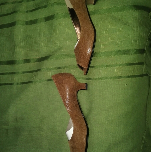 J. Renee Posh Linen Brown Peep Toe Pump - Picture 4 of 7